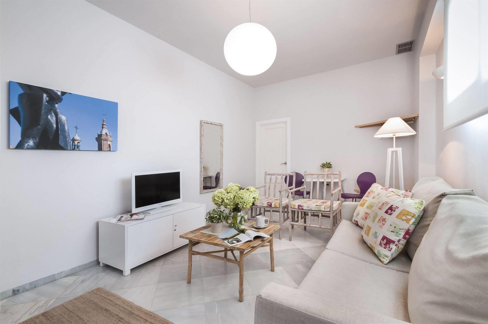 Suites Sevilla Plaza Экстерьер фото