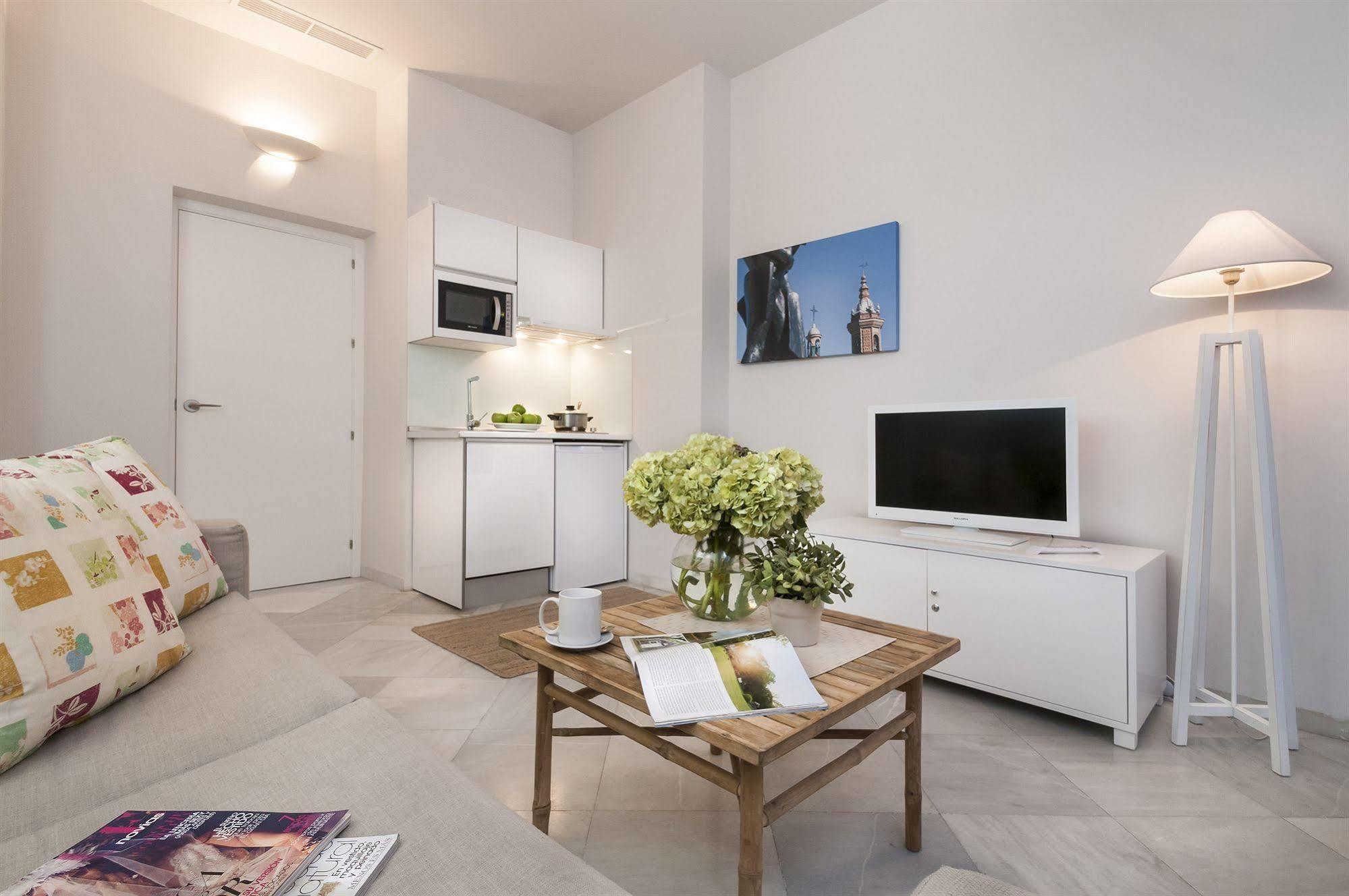 Suites Sevilla Plaza Экстерьер фото