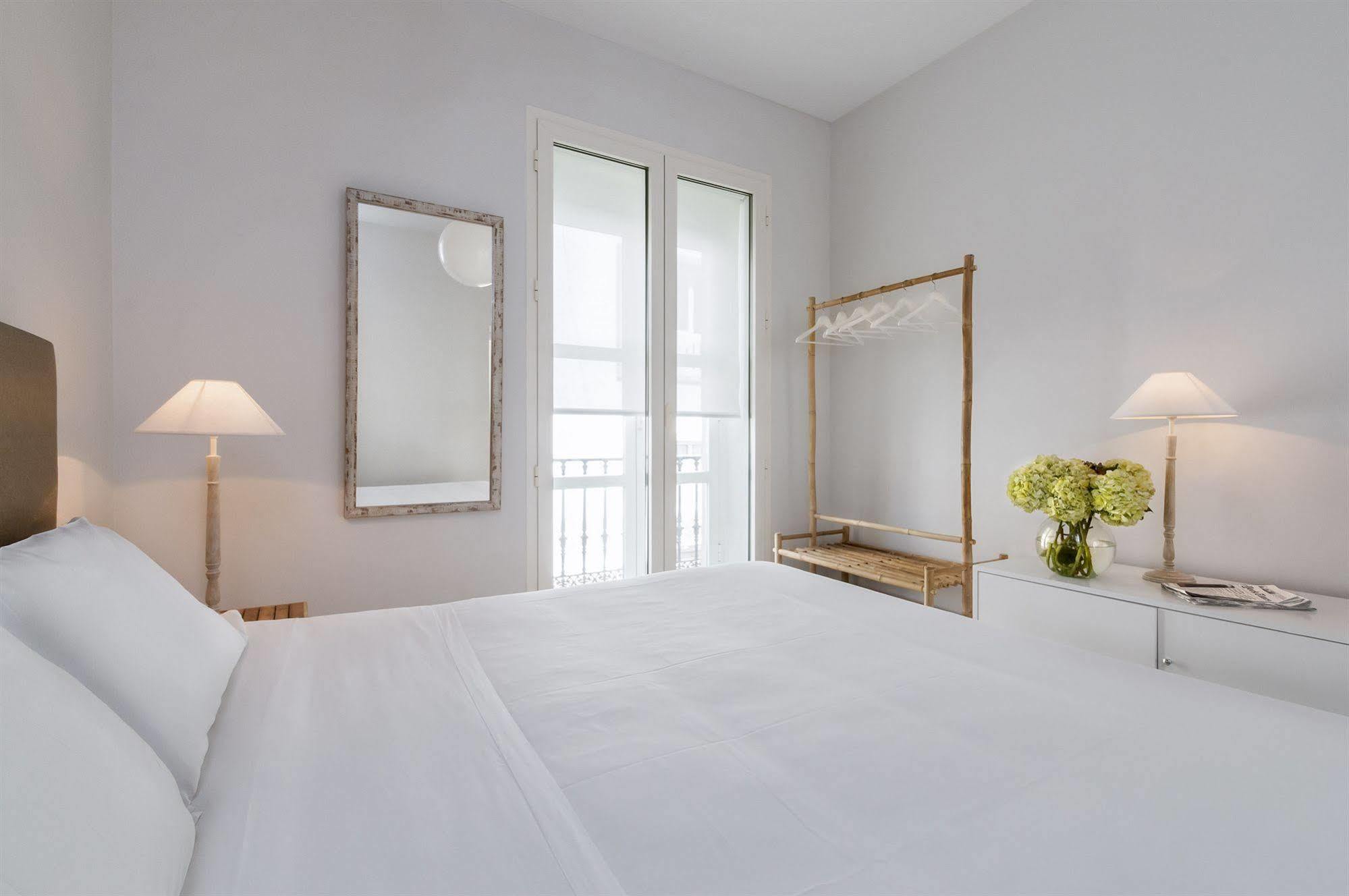 Suites Sevilla Plaza Экстерьер фото