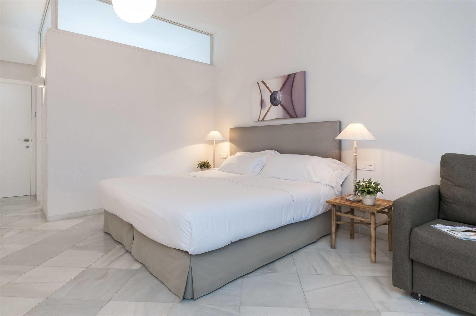 Suites Sevilla Plaza Экстерьер фото