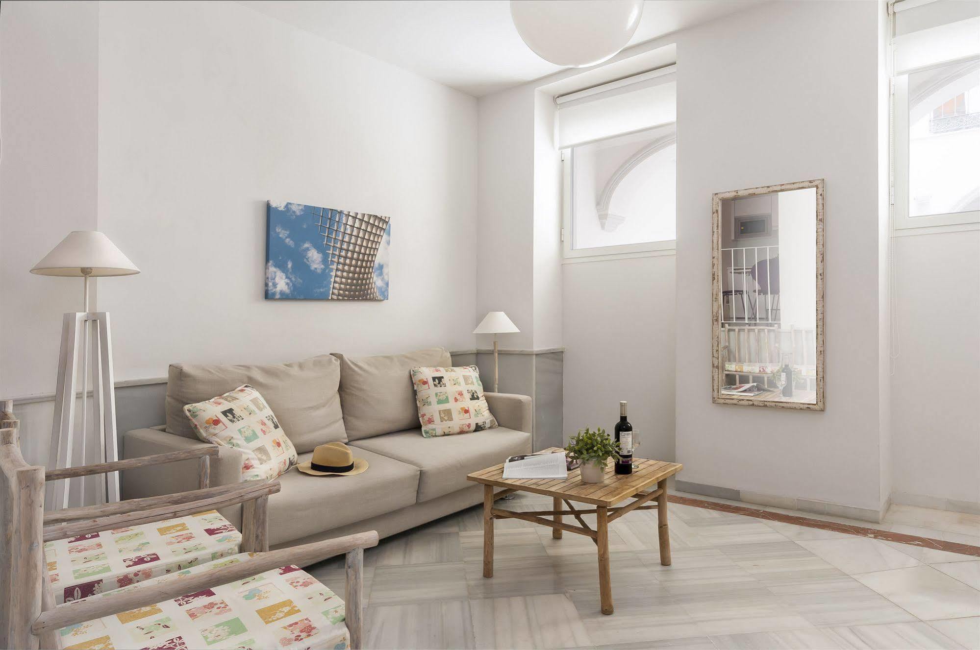 Suites Sevilla Plaza Экстерьер фото