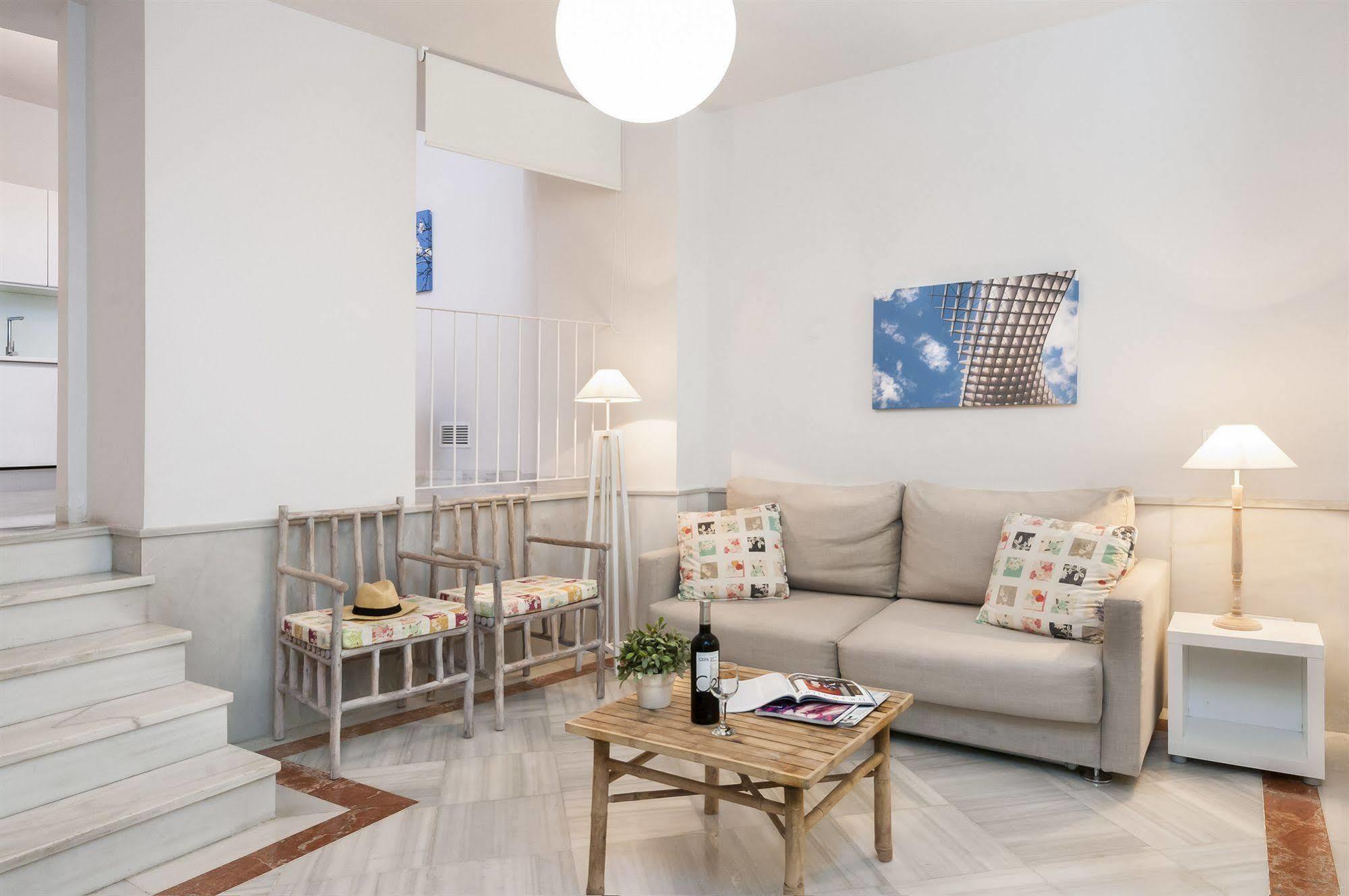 Suites Sevilla Plaza Экстерьер фото