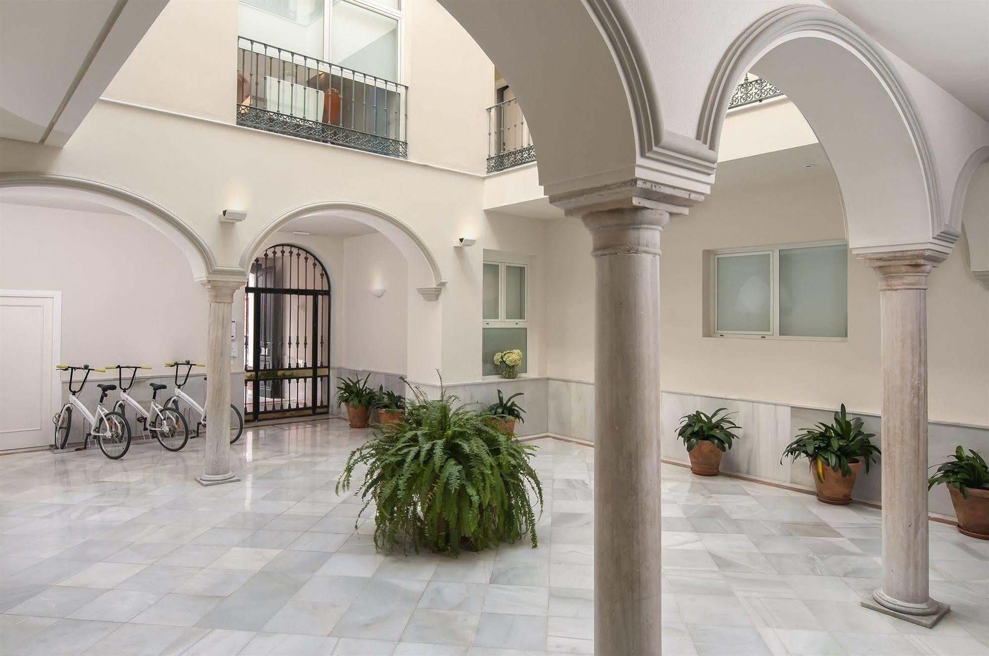 Suites Sevilla Plaza Экстерьер фото