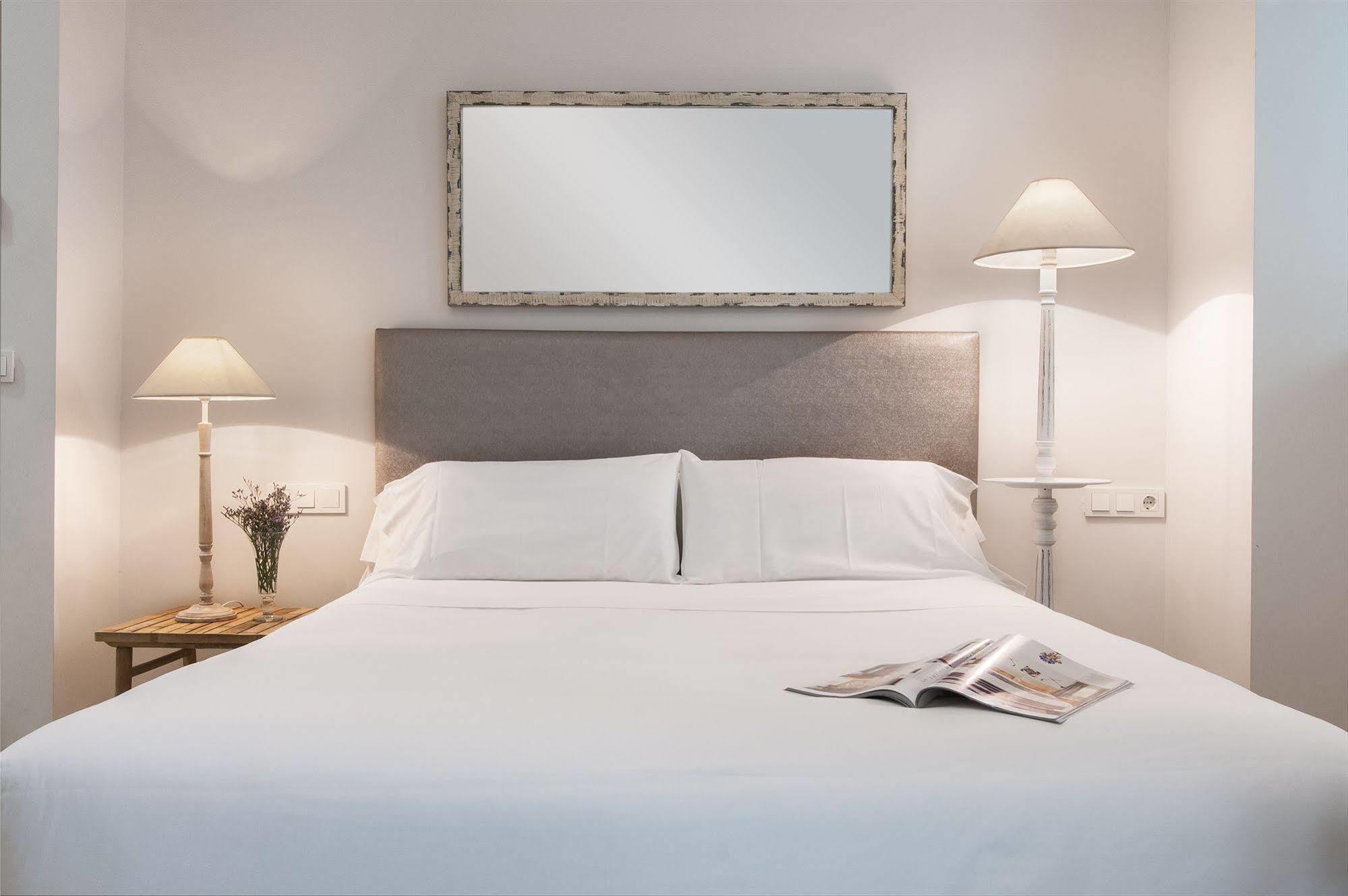 Suites Sevilla Plaza Экстерьер фото