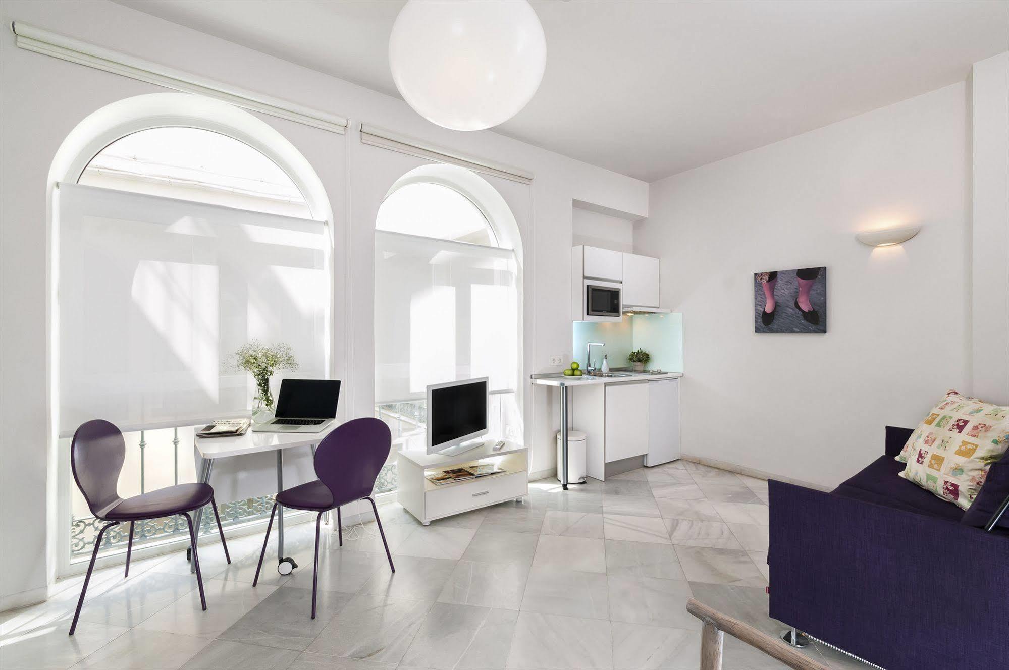 Suites Sevilla Plaza Экстерьер фото