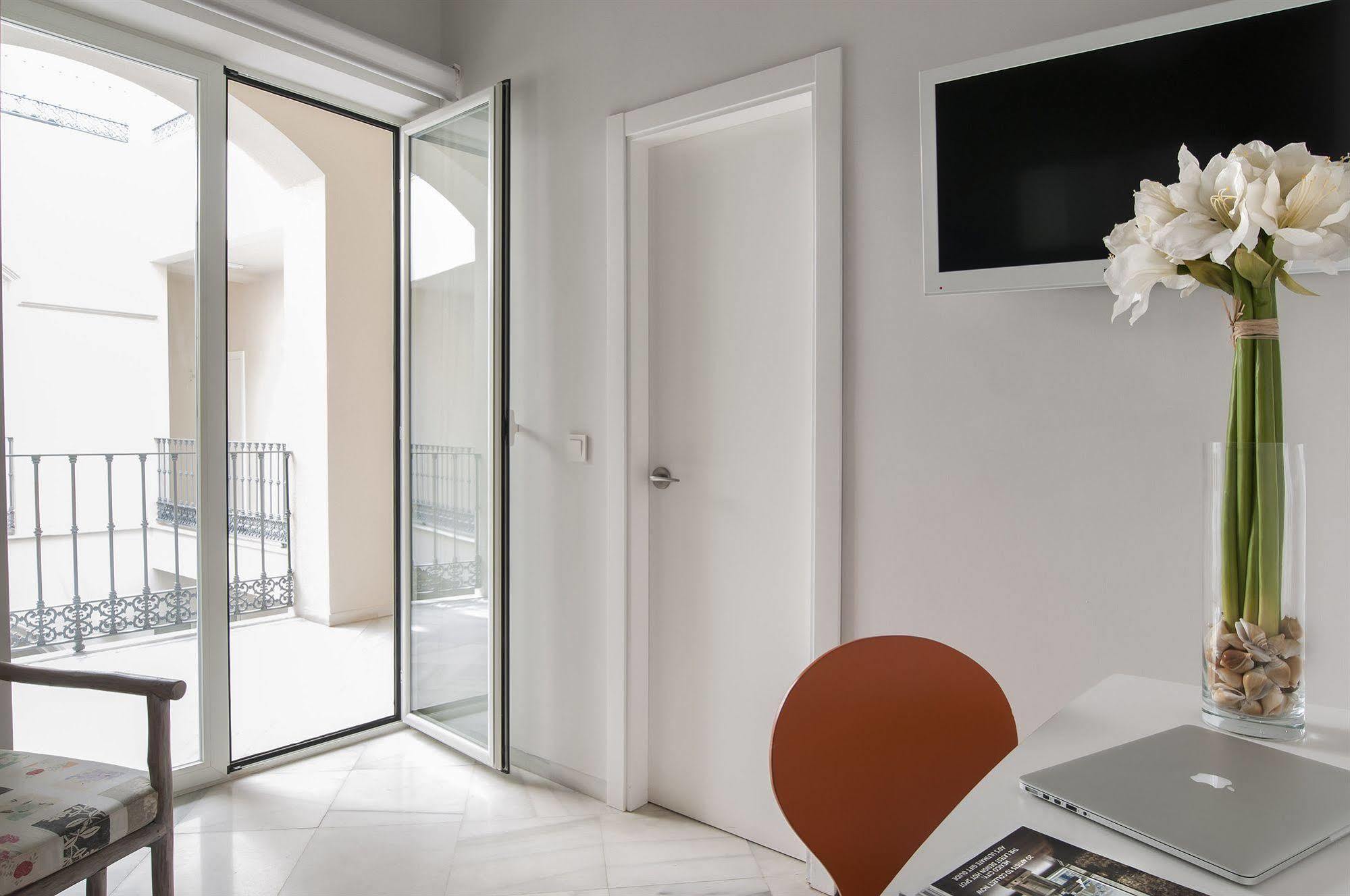 Suites Sevilla Plaza Экстерьер фото