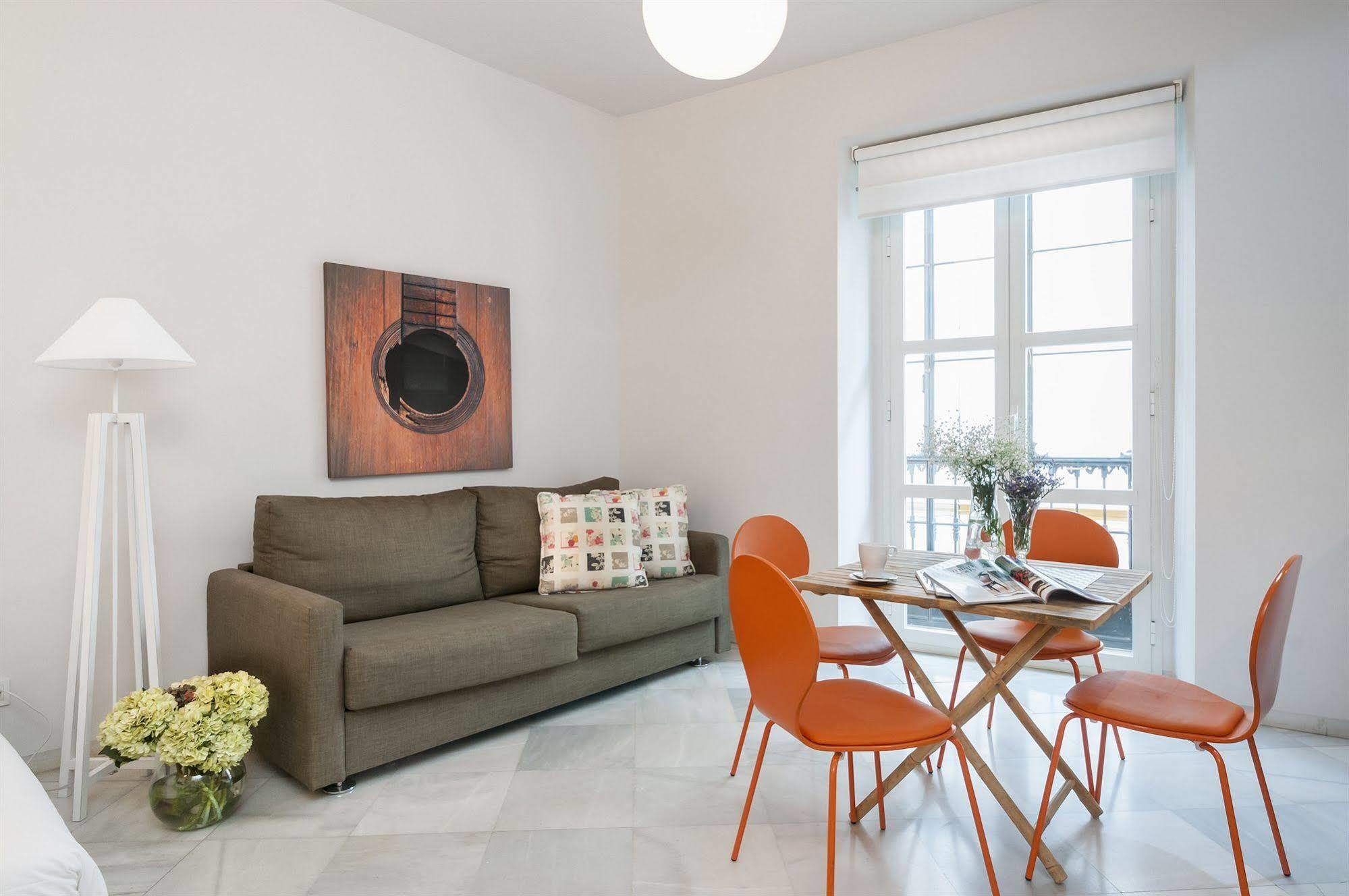 Suites Sevilla Plaza Экстерьер фото