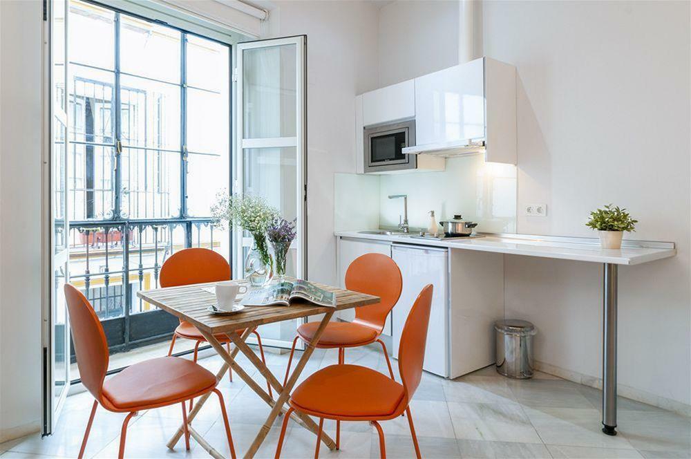 Suites Sevilla Plaza Экстерьер фото